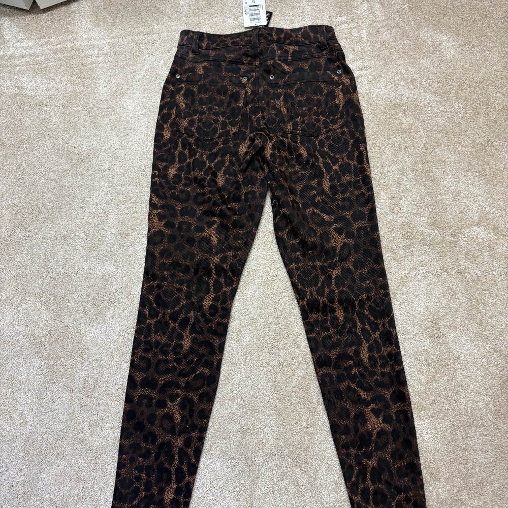 Hue Leopard Print Denim Jeans/Jeggings